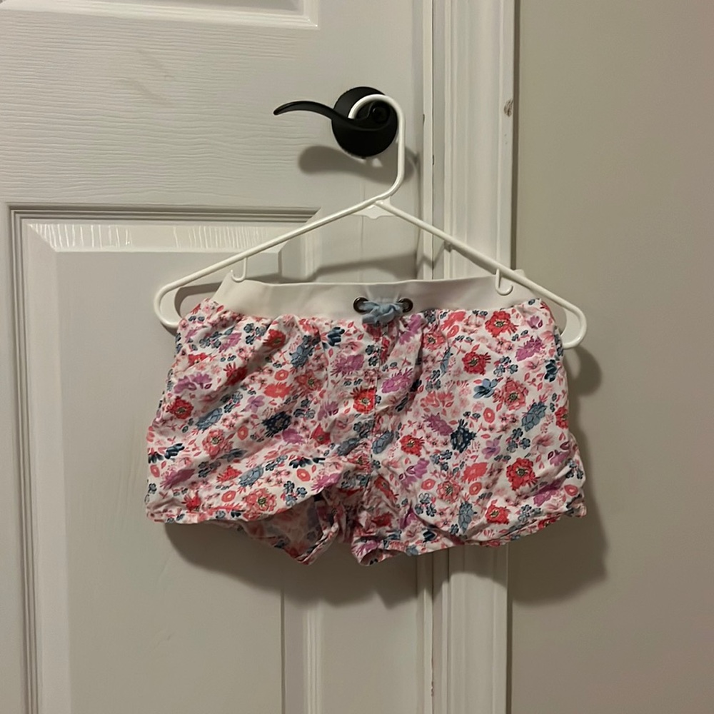 Yigga, small children’s short. Floral.